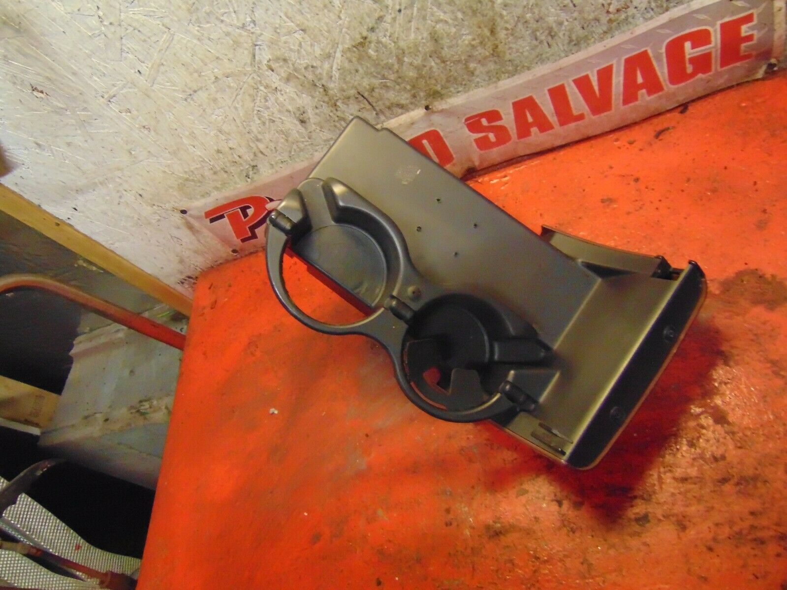 98 00 01 99 Buick Park Ave ultra oem center console flip out cup holder