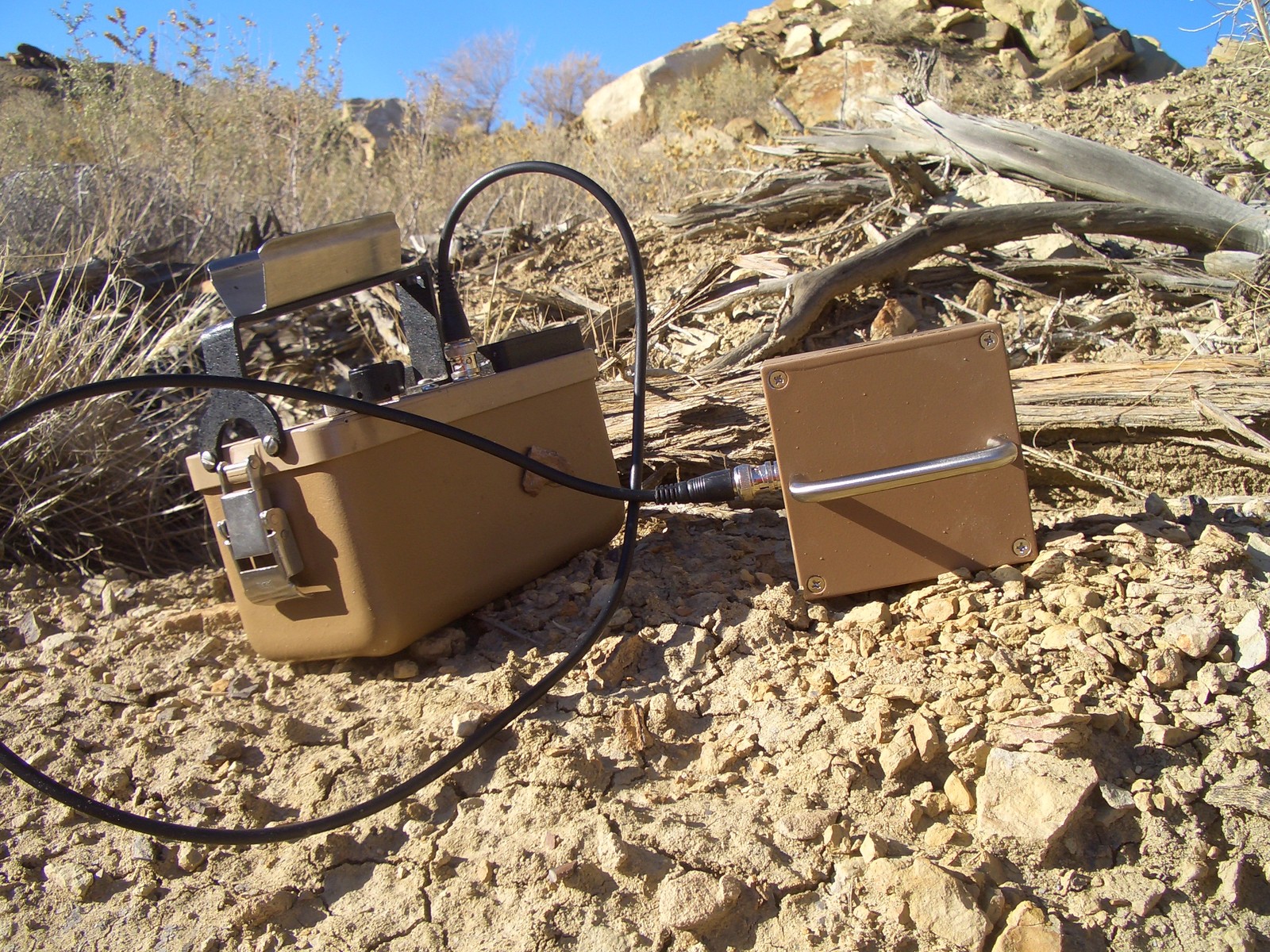 GEIGER COUNTER POWERFUL P3 PANCAKE PROBE + LUDLUM 3 +4LBS URANIUM 380