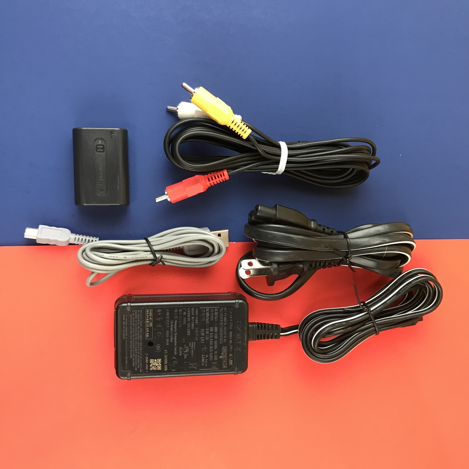 Sony Handycam DCRSR47 Camcorder 60GB HDD 60X Optical Zoom Digital