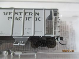 Micro-Trains # 09500021 Western Pacific PS-2, 2-Bay Covered Hopper N-Scale image 3