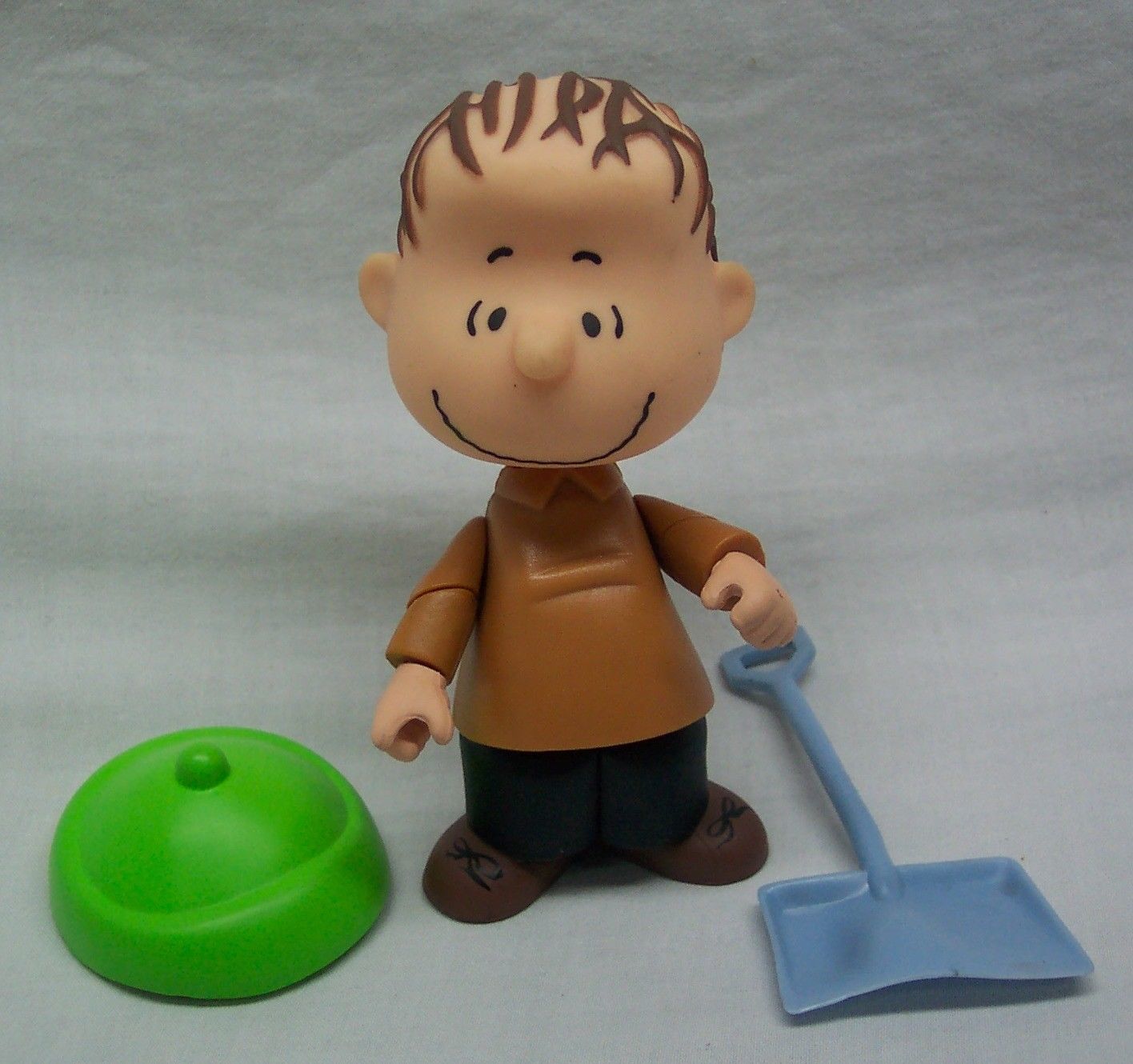 Peanuts Gang CUTE WINTER LINUS W/ SHOVEL 5" Plastic Action Figure Toy