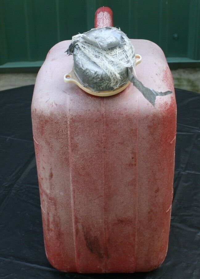 1986 Vintage Igloo Gas Can Jerry Jug 1 Gallon Model 1404 3.8 Litre