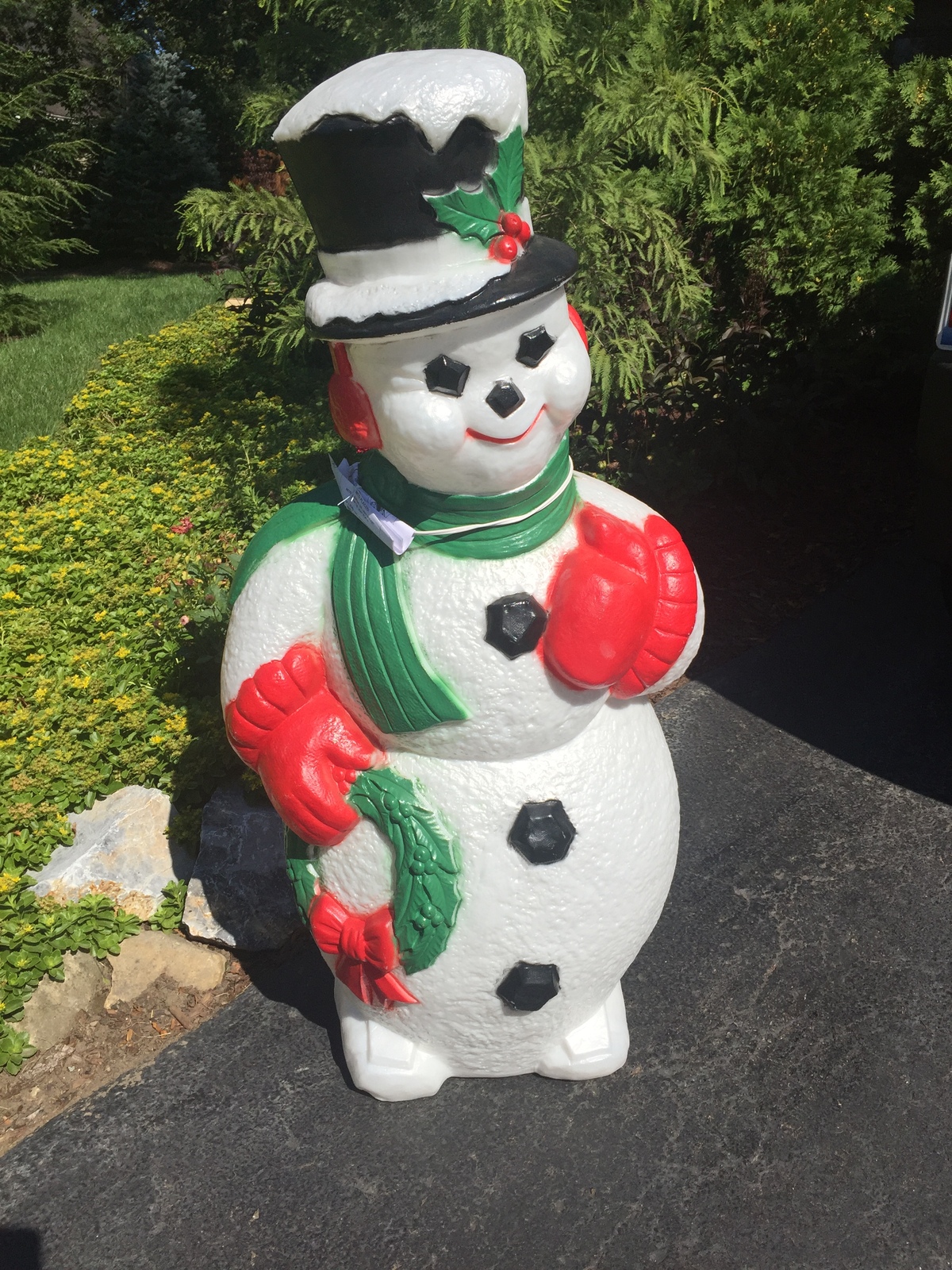 Christmas frosty the snowman with wreath blow mold yard decor plastic