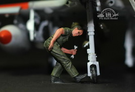 USAF Ground Crew Support in Airfield 1:48 Pro Built Model #5 - $14.85