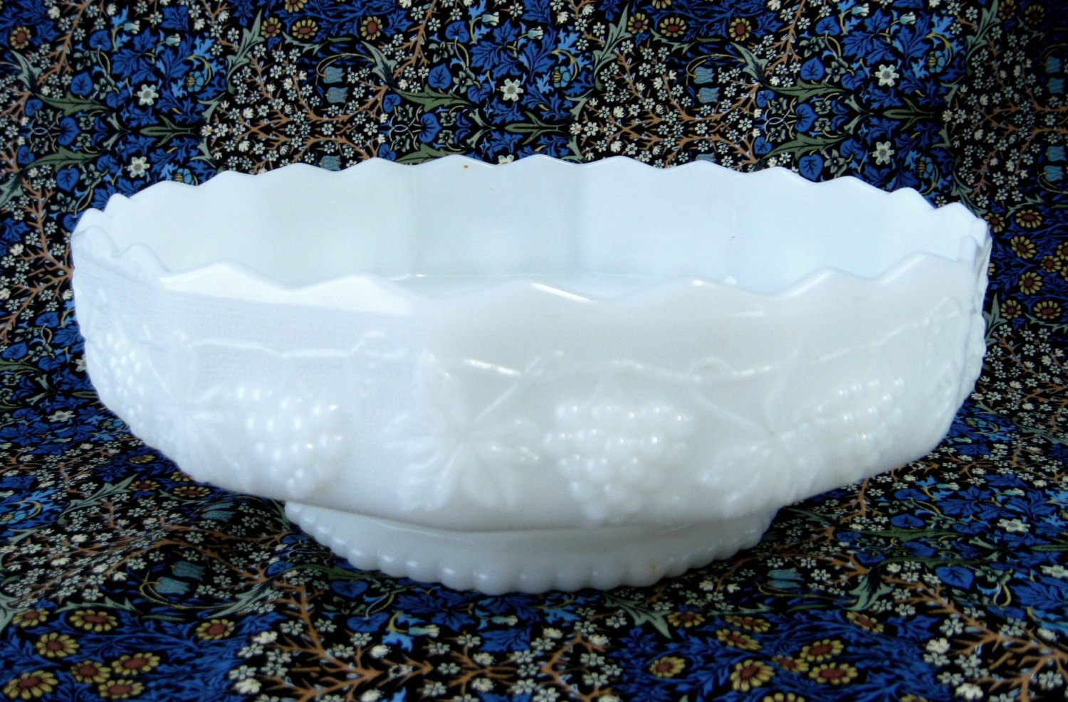 Anchor Hocking Grape And Leaf Milk Glass Console Centerpiece Fire King