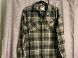 Wrangler Flannel Gray Plaid Button Up Men&#39;s XL Shirt Flex for Comfort Lo... - $18.49