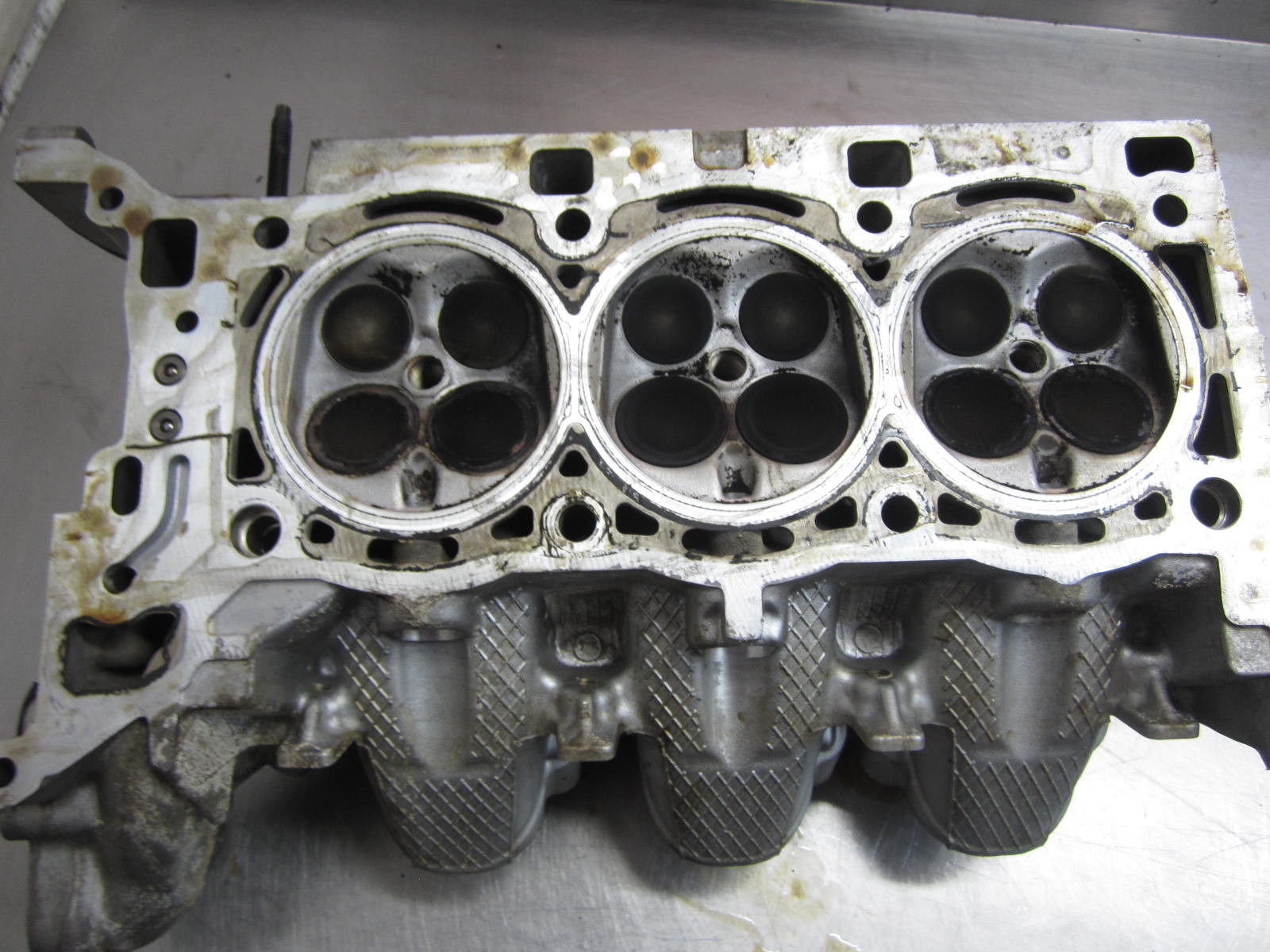 #EC04 LEFT CYLINDER HEAD 2011 BUICK ENCLAVE 3.6 - Cylinder Heads & Parts