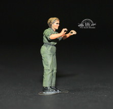 USAF ground Support female crew in airfield 1:48 Pro Built Model - $14.85