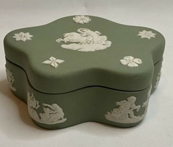 Vintage Wedgwood Green Jasperware Star Trinket Box Scallop Wavy Edge Cherub - $37.40