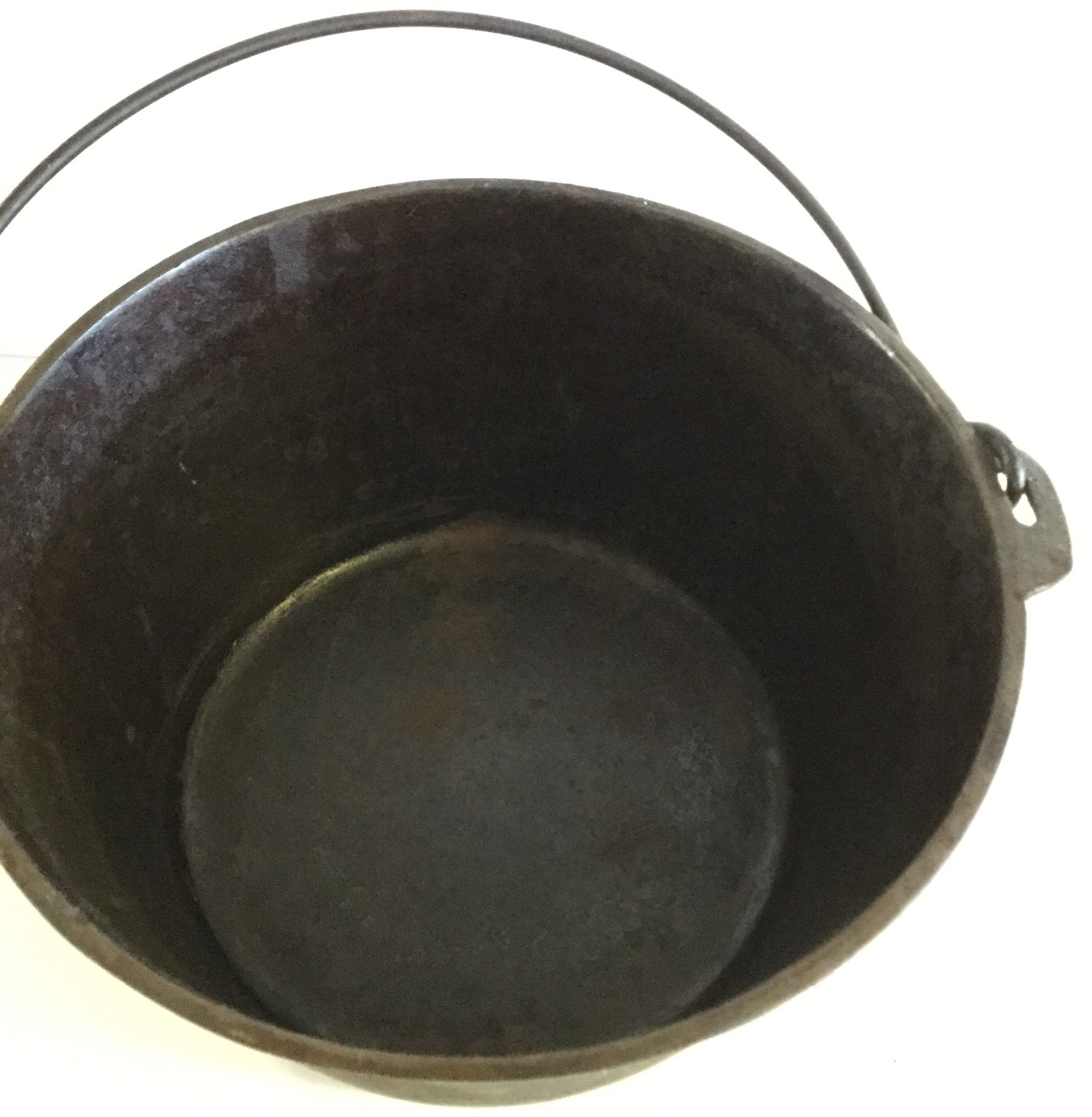 Cast Iron Dutch Oven with Bail Handle #8 Y Y H on bottom of Pan - Cookware