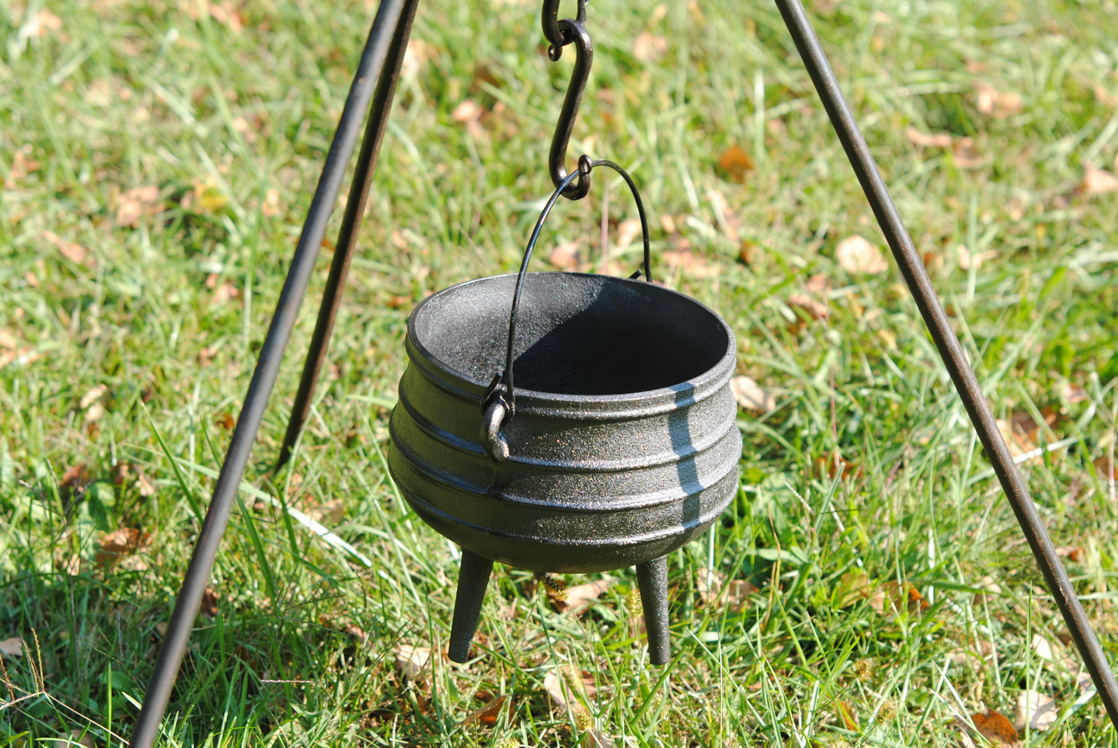 Cauldron Cast iron 3 quart Potjie pot Sz1 Wilderness Survival Pagan ...