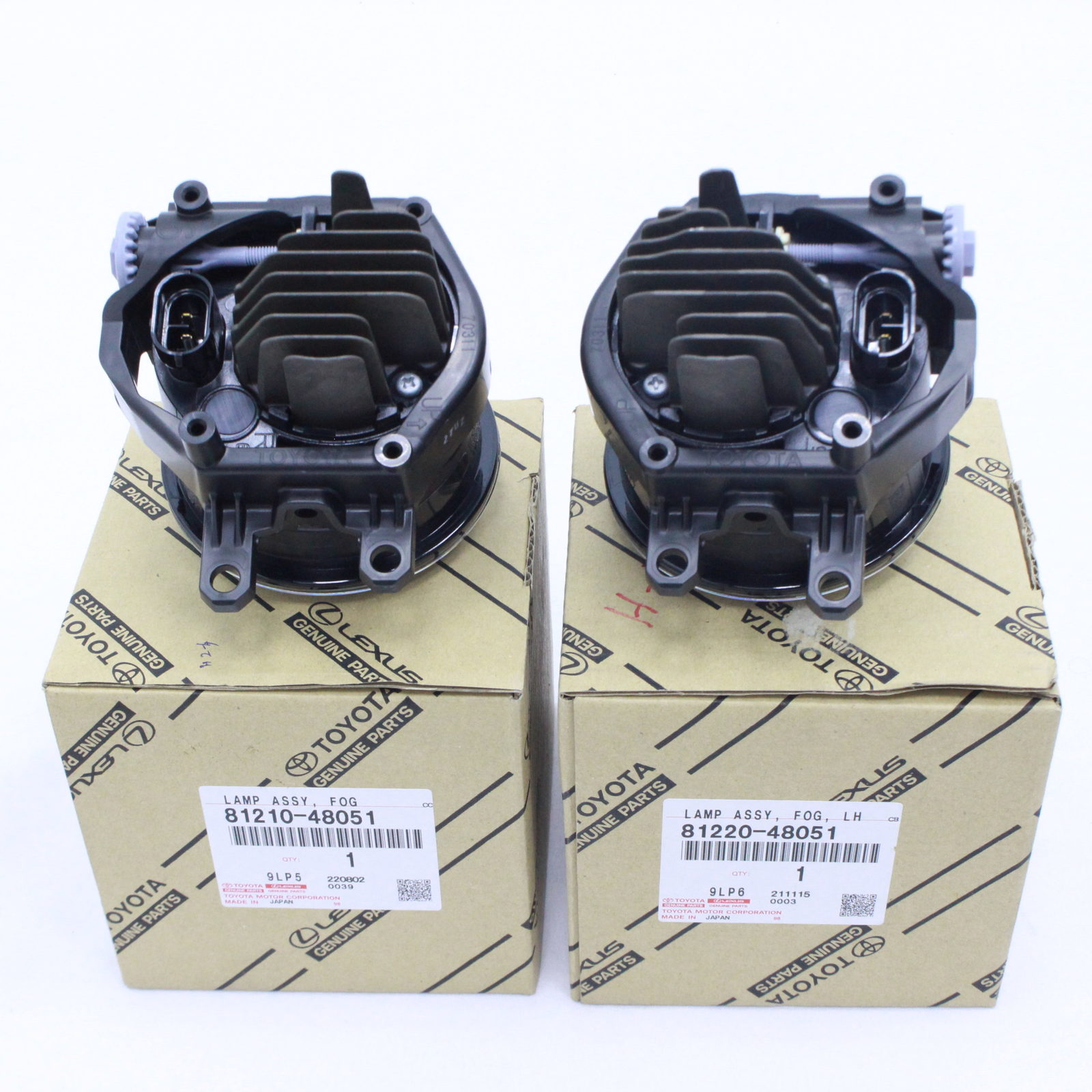 thumbnail image 2 of LED Fog Light Set – For 2013-2019 Lexus/Toyota – Pair – 8121048051 8122048050 2 of 4