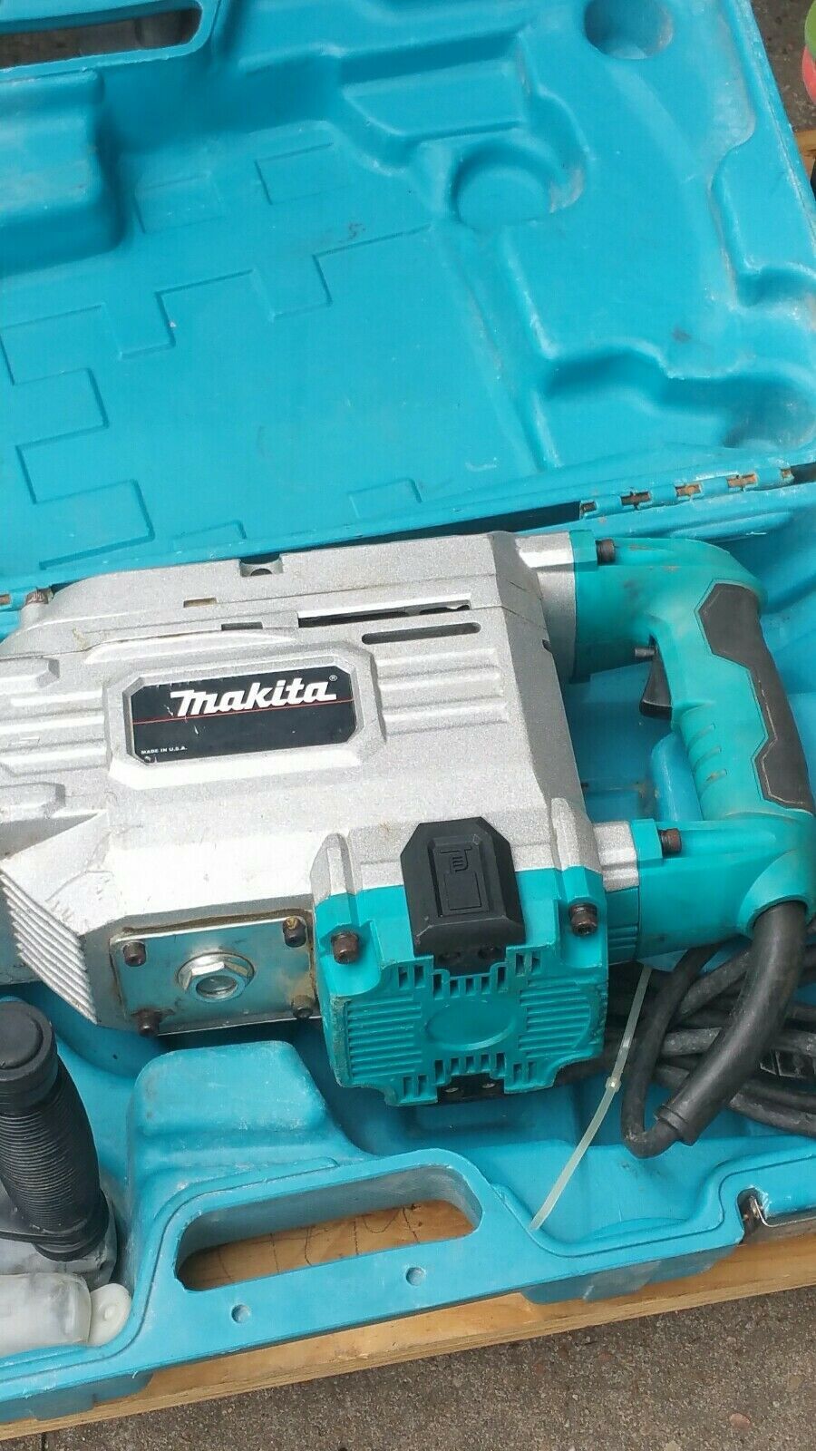 Makita HM1304B 35lbs Corded Electric Heavy duty Demolition Jack Hammer