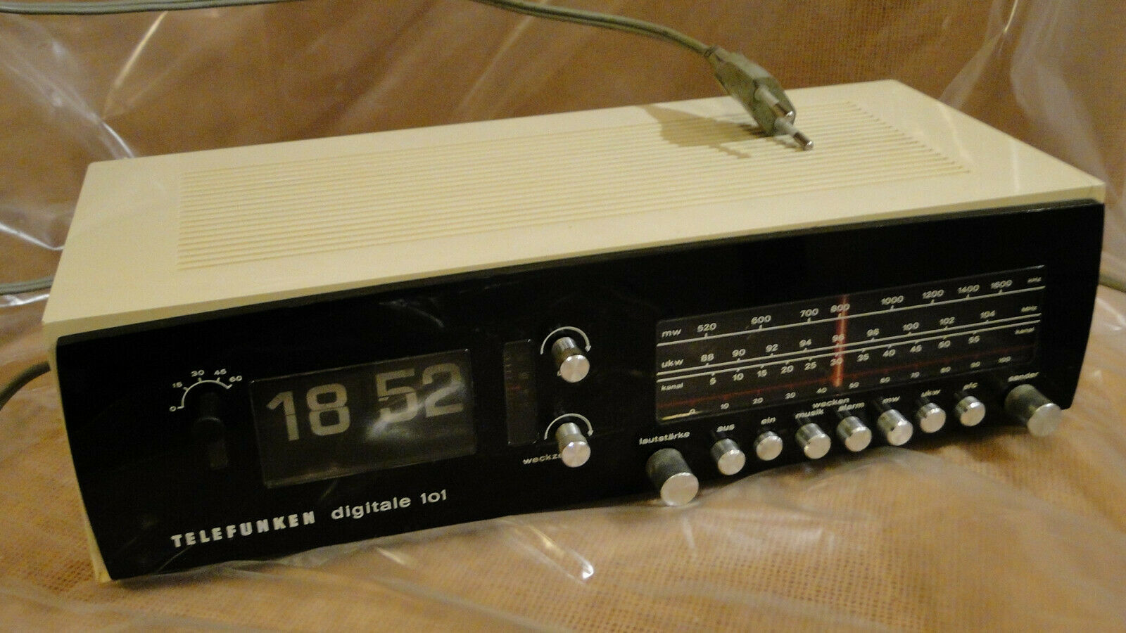 Vintage Flip Clock Radio Telefunken Digitale 101 Transistor Radios