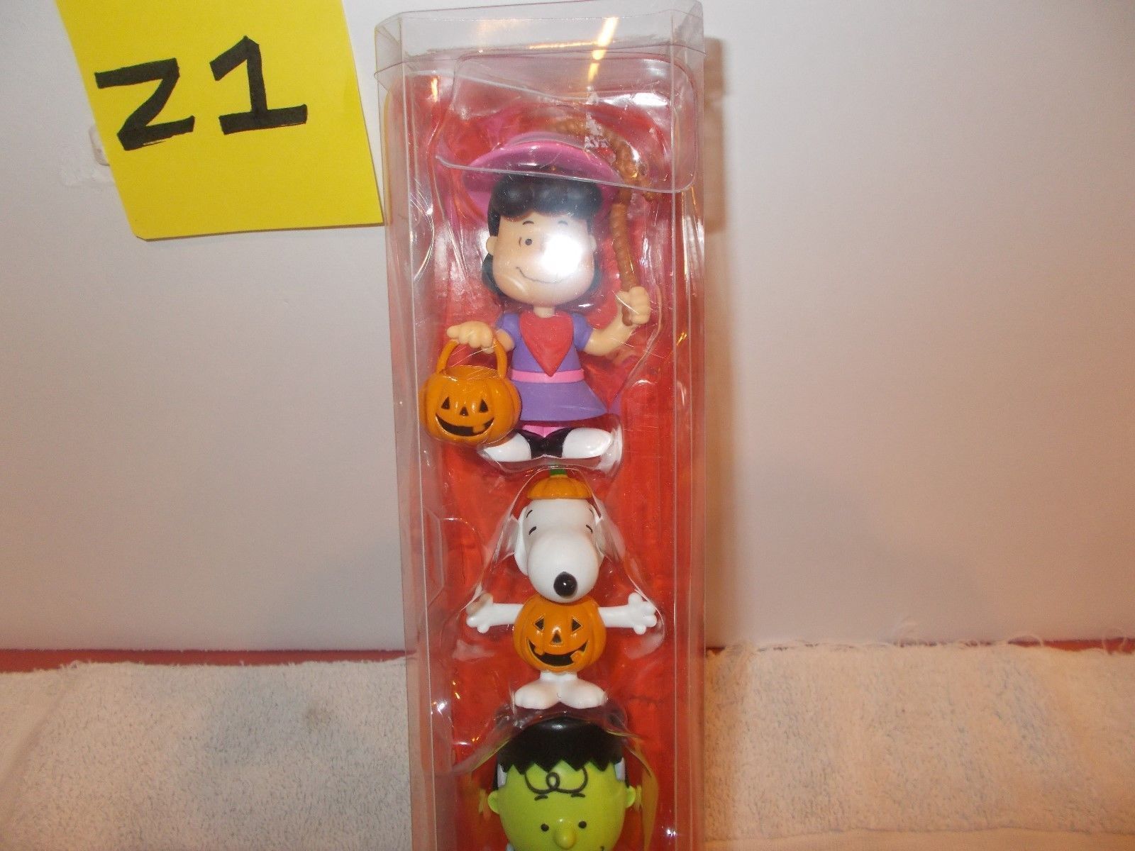 Peanuts Worldwide Lucy Snoopy and Charlie Brown Halloween Figures for ...