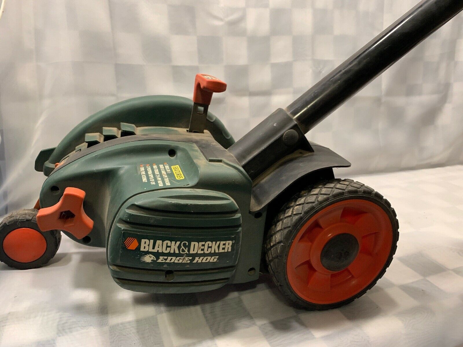 BLACK and DECKER Edge Hog Electric Lawn Edger LE750 Landscape Edgers