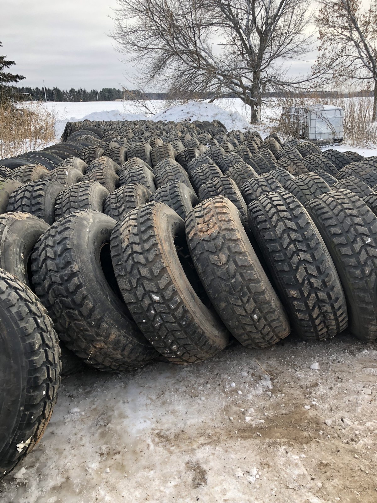 4 MILITARY HUMVEE TIRES 70 + RIMS 37" GOODYEAR RADIAL MT + RUN FLAT