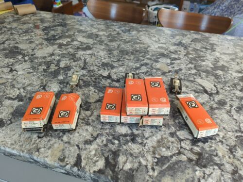 Primary image for lot of 8 NOS Vintage circle 4 Ivory light switches 3331,3403,3401