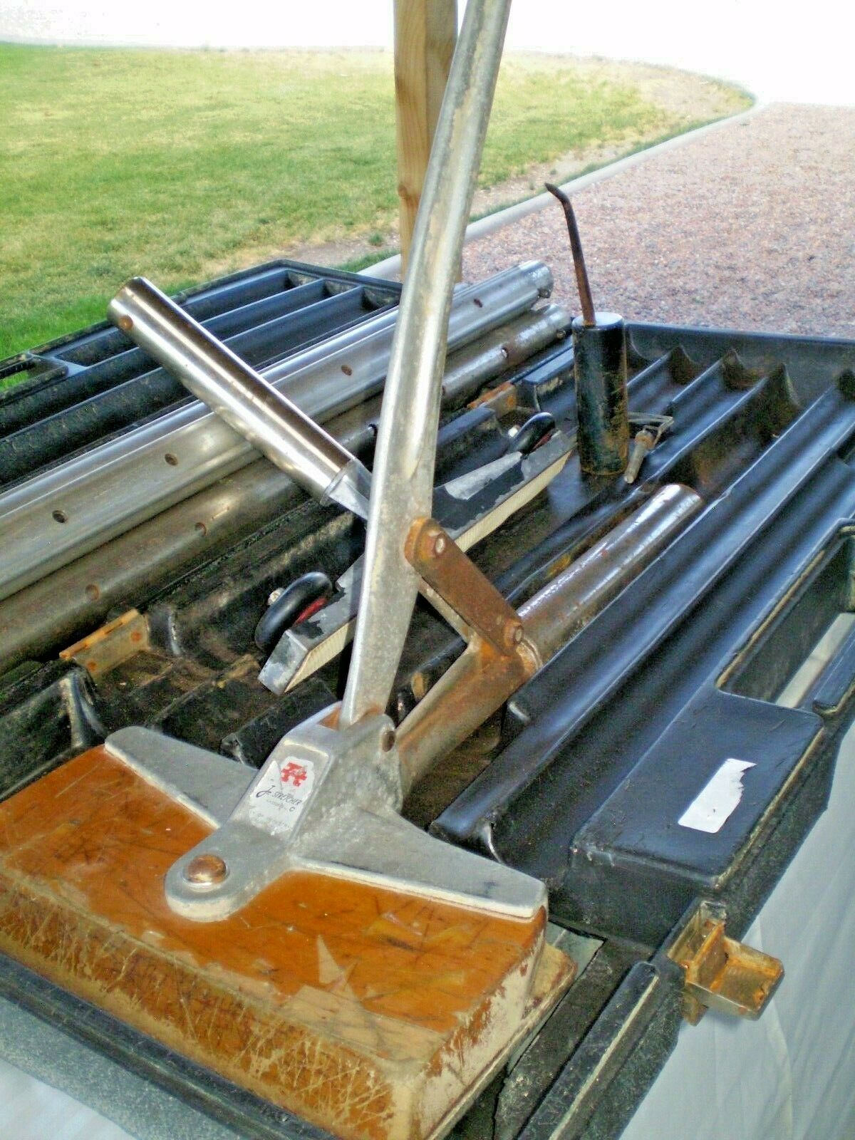 ROBERTS POWER CARPET STRETCHER Rug & Carpet Tools