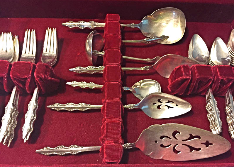 INTERNATIONAL EMPRESS DEEP SILVER INLAID 1969 SILVERWARE 47 PCS SET