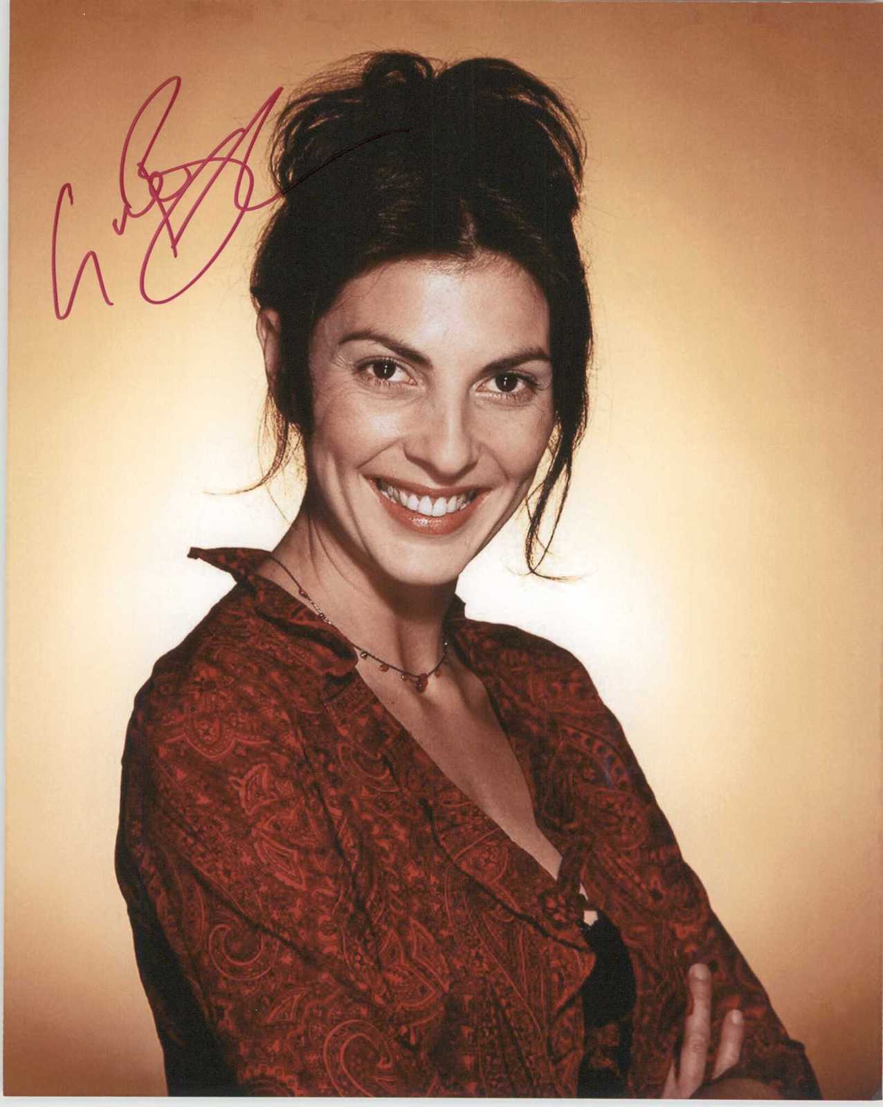 Gina Bellman Signed Autographed Glossy 8x10 Photo.
