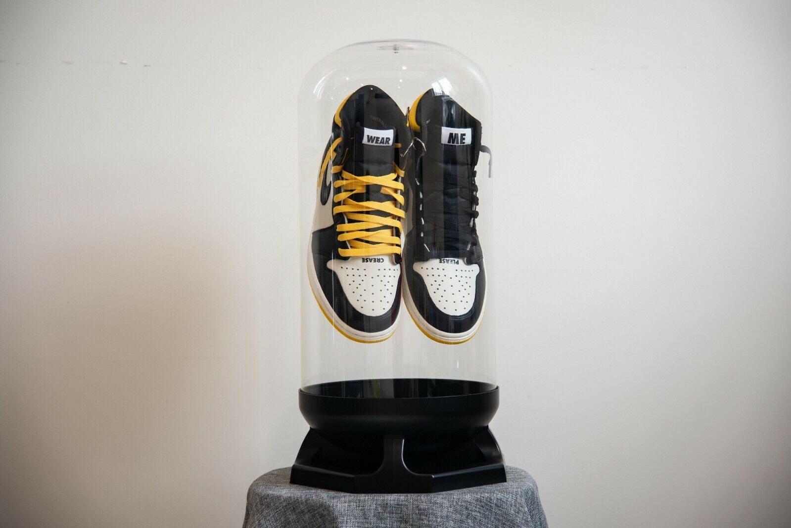 Luxury Sneaker Display Case Sneaker Box Sneaker Capsule Floating 360