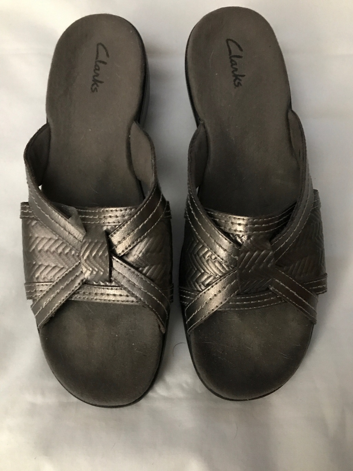 Women's Clarks Sandels Size 8 - Sandals & Flip Flops