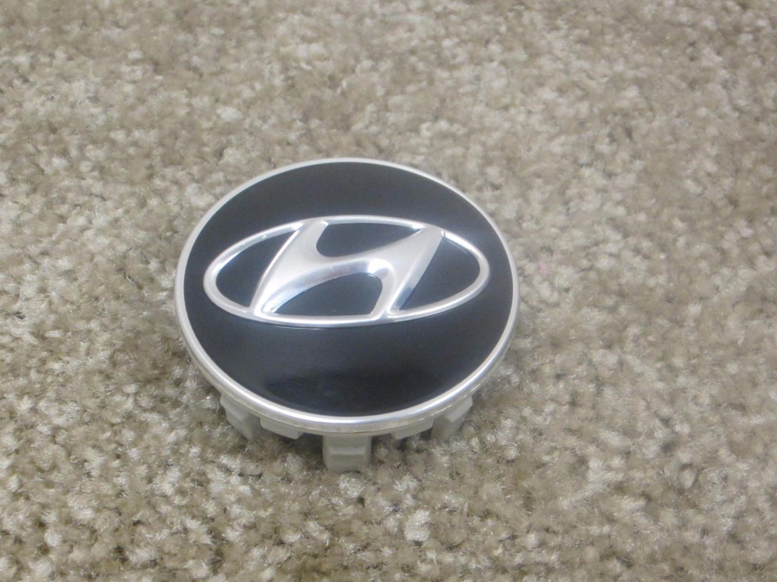 HYUNDAI GENESIS SANTA FE OEM ALLOY WHEEL CENTER CAP 529602M000 7110N Wheel Center Caps