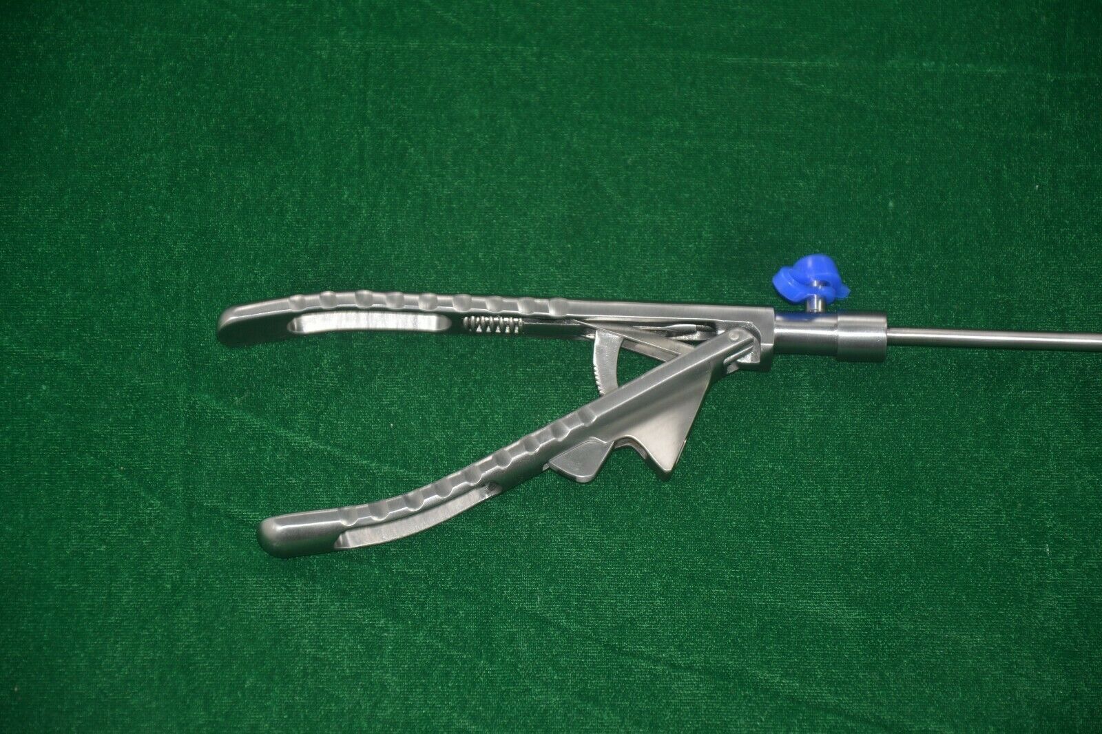 Laparoscopic VType Needle Holder Left Hand Curved Jaw Surgical