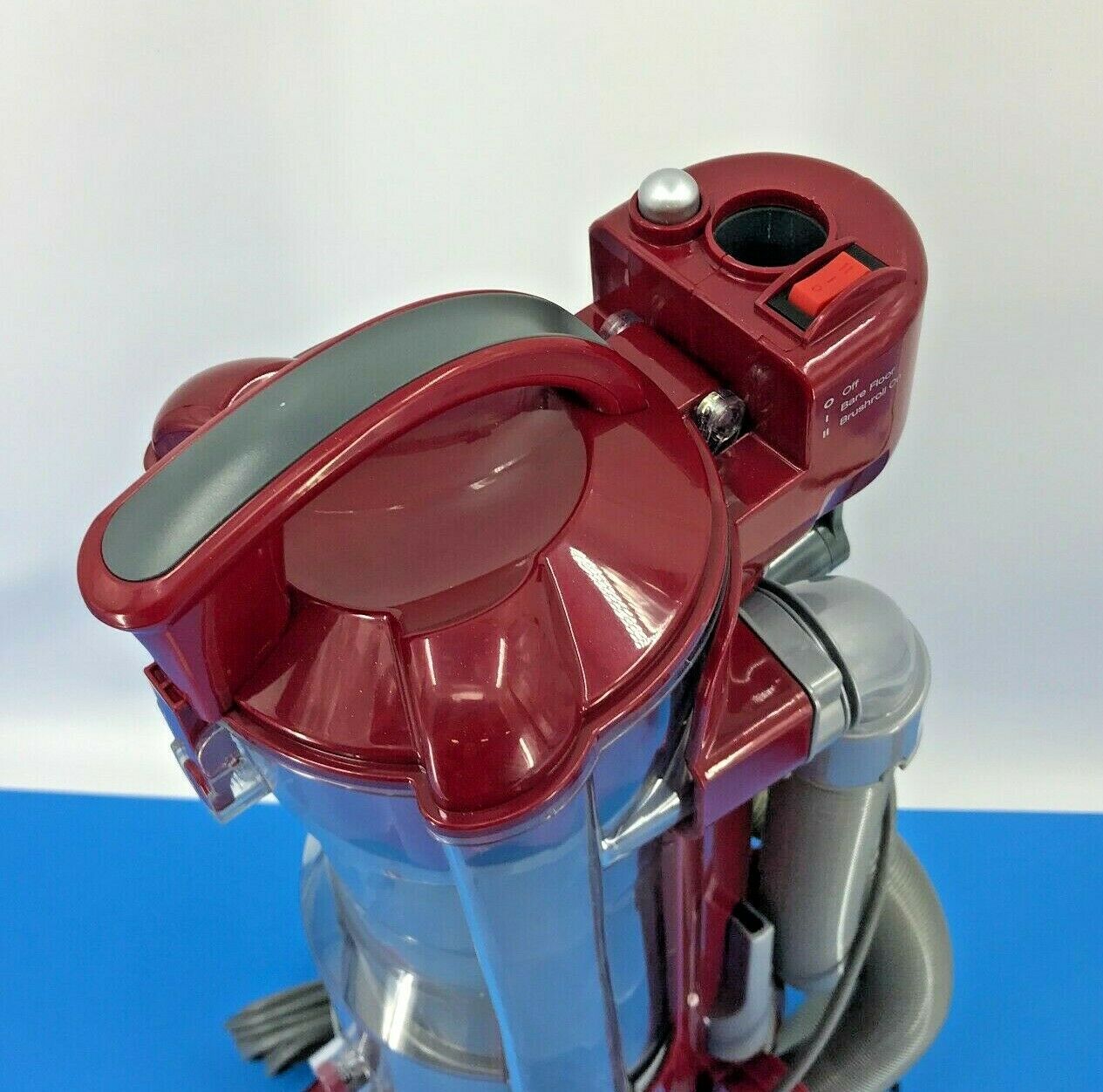 Shark Navigator NV26 Swivel Lightweight Vacuum Cleaner Red / In Box 