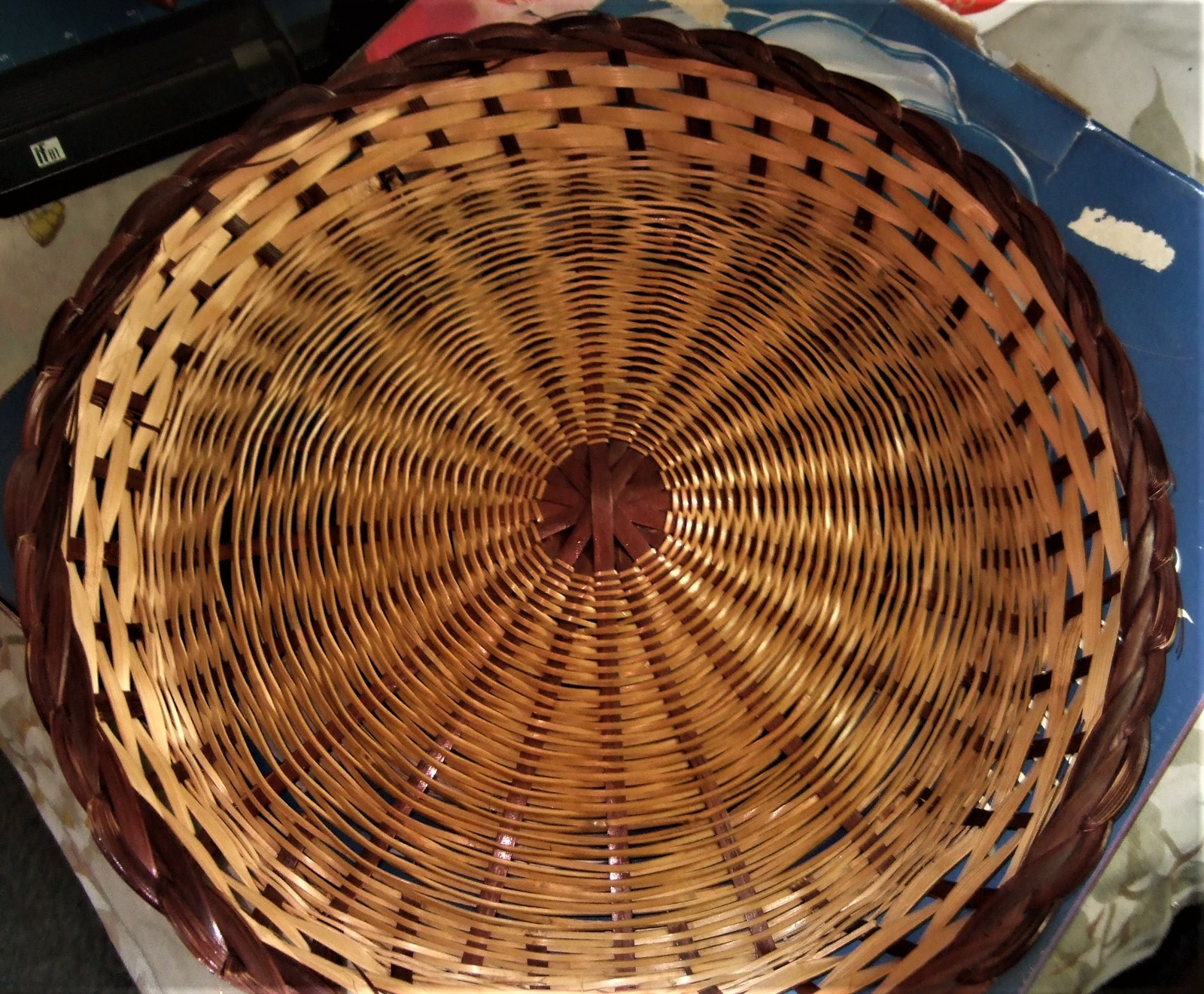 Wicker rattan paper plate holders 14 inch in diameter picnic