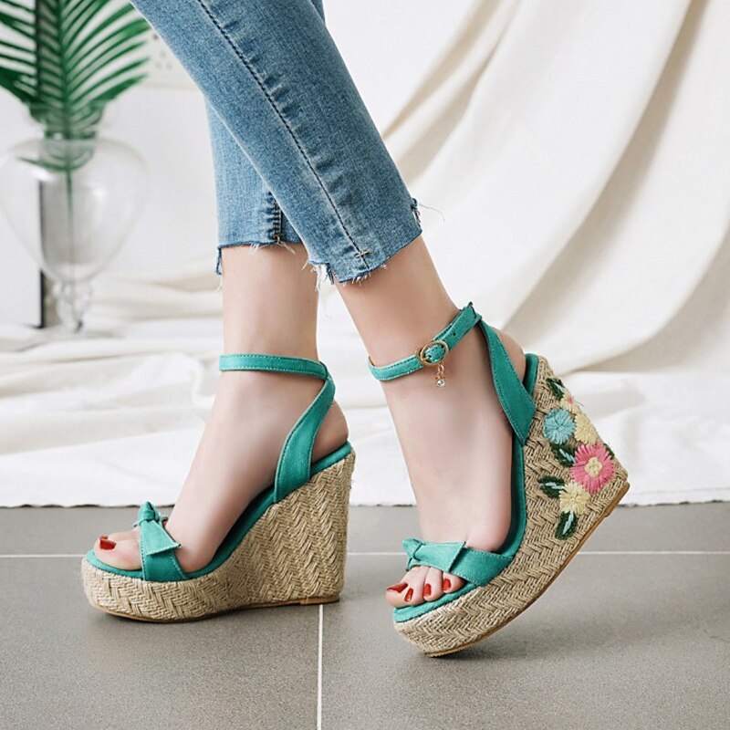 Women's Sandals 2021 New Summer Women's Shoes Large Size Fashion Embroidered Bow