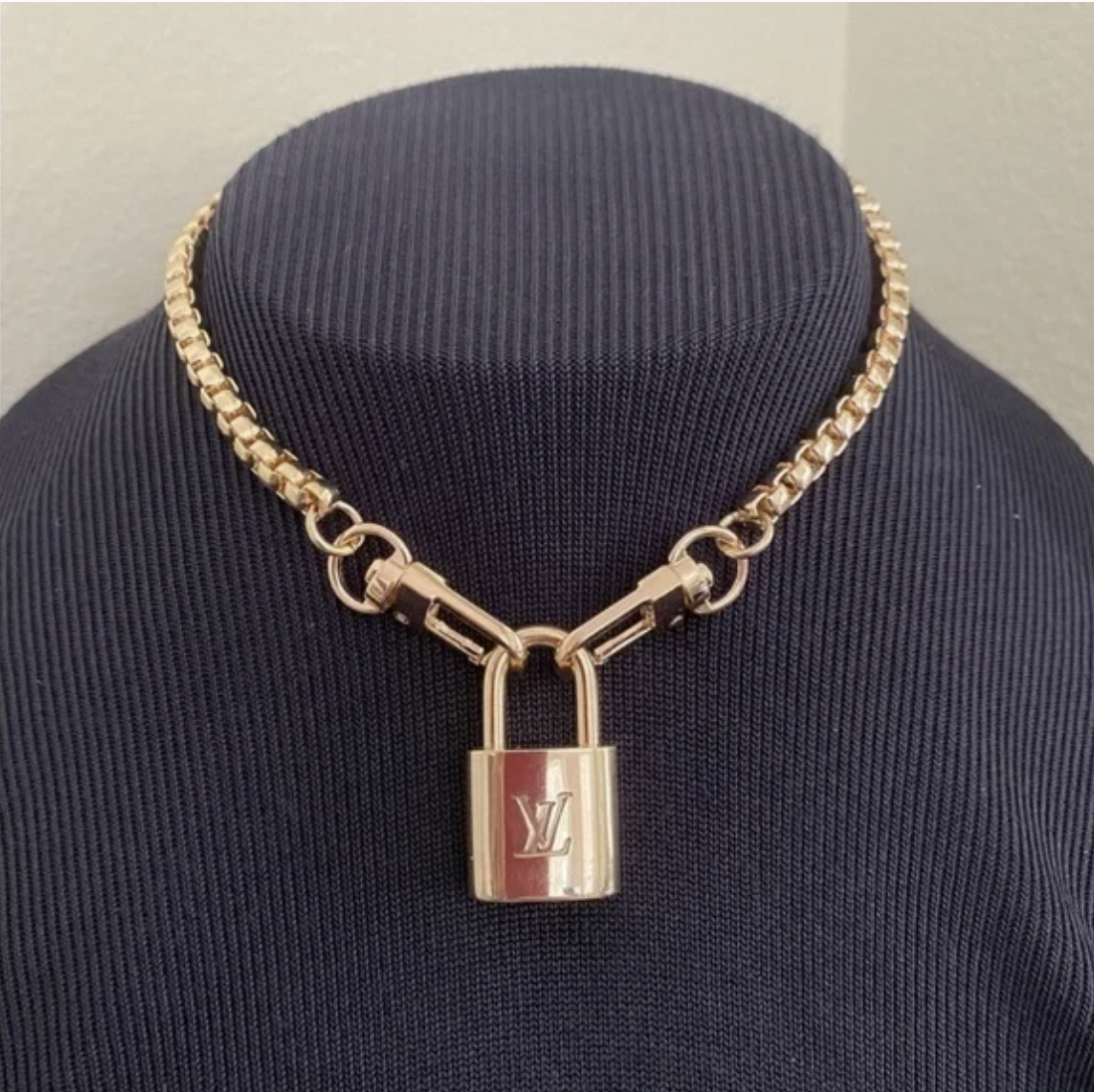 New Louis Vuitton Gold-Tone Lock with 16 Box Link Chain Choker Necklace