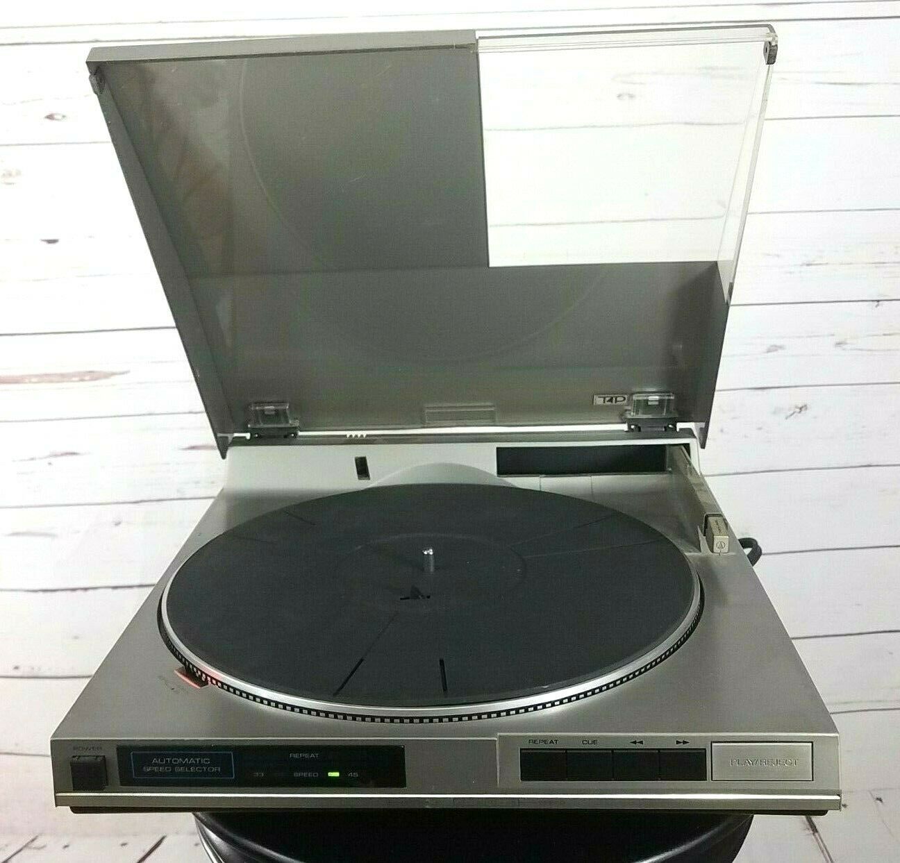 Used Realistic LAB2200 Turntables for Sale