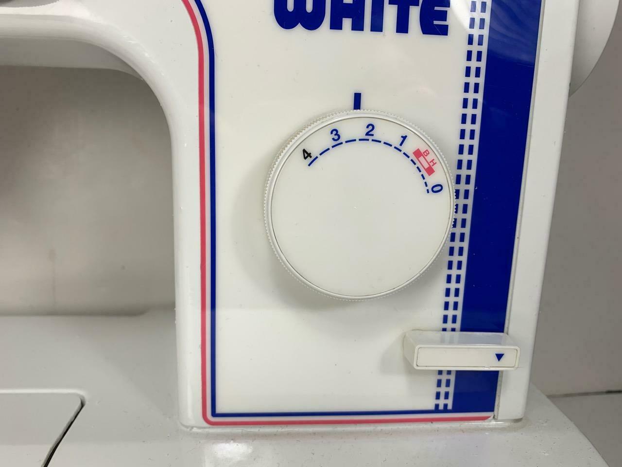 White JEANS MACHINE Sewing Machine Model 1888 TESTED & WORKS 32 Stitch