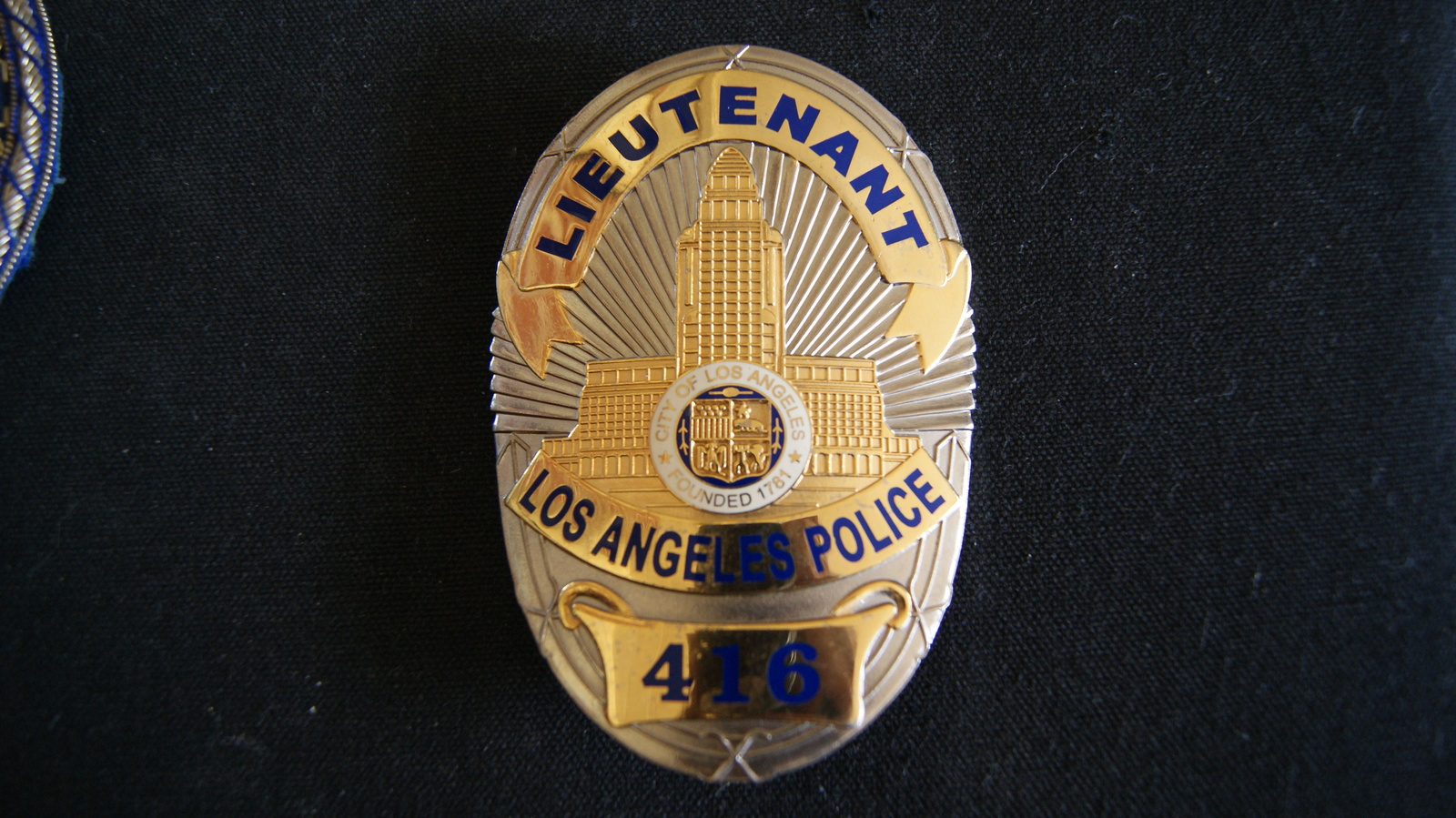 Us Police Badge LA LIEUTENANT 2157