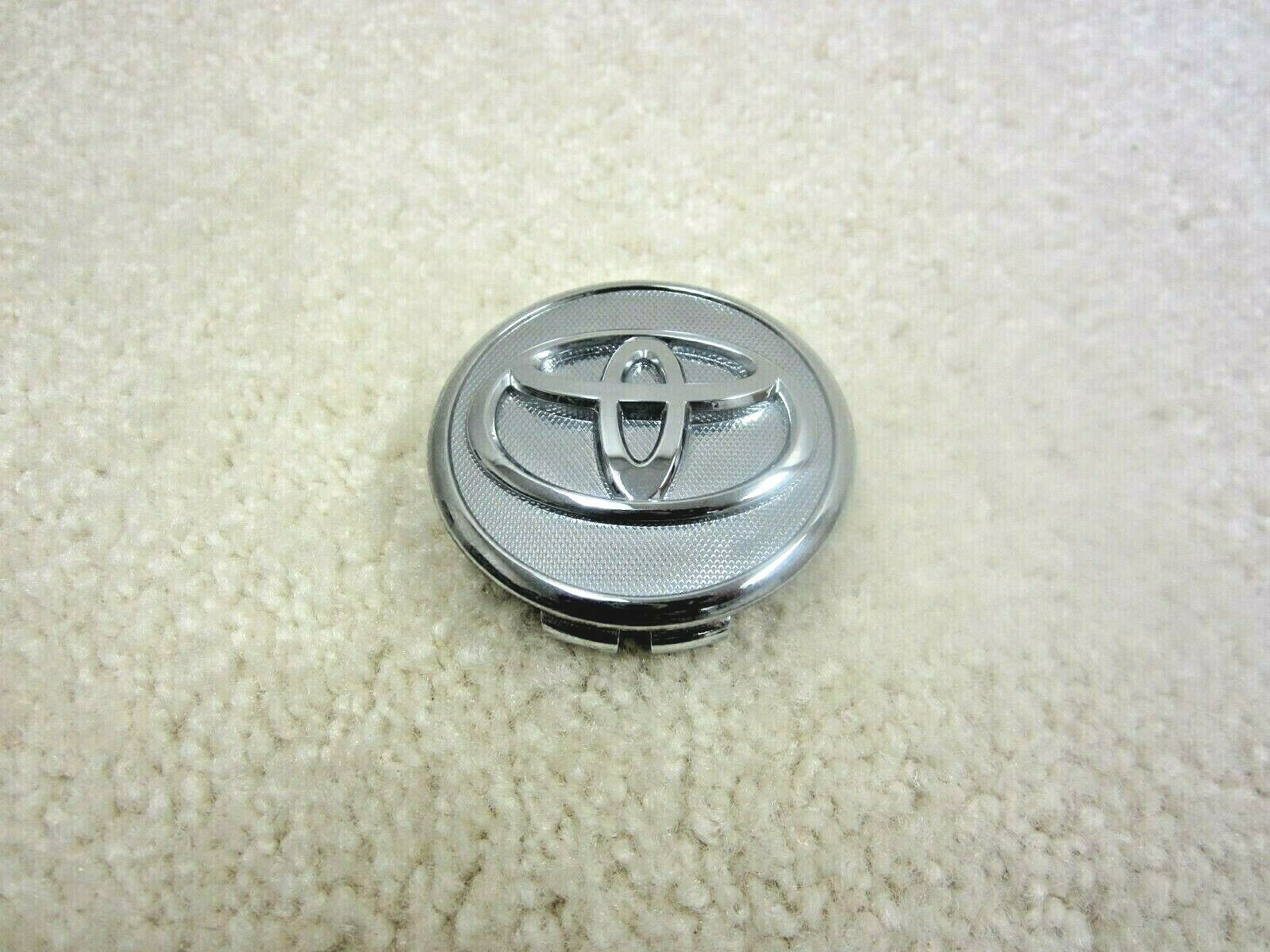TOYOTA COROLLA / MATRIX OEM ALLOY WHEEL CHROME CENTER CAP 4260302220 665N Wheel Center Caps