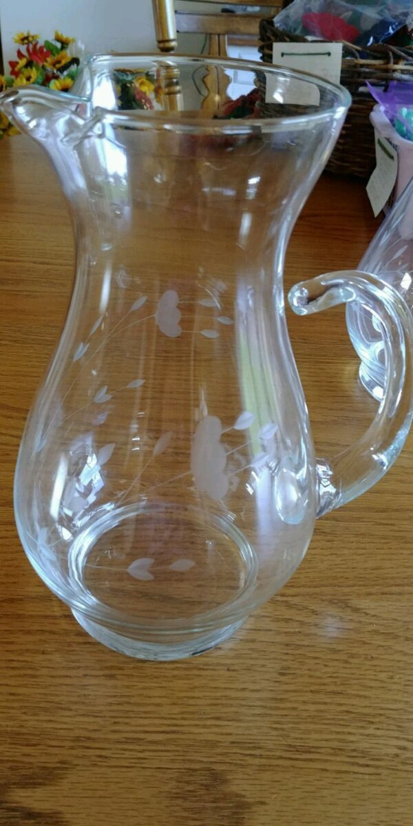 Princess House Heritage 10 inch Pitcher Clear Crystal with Flower