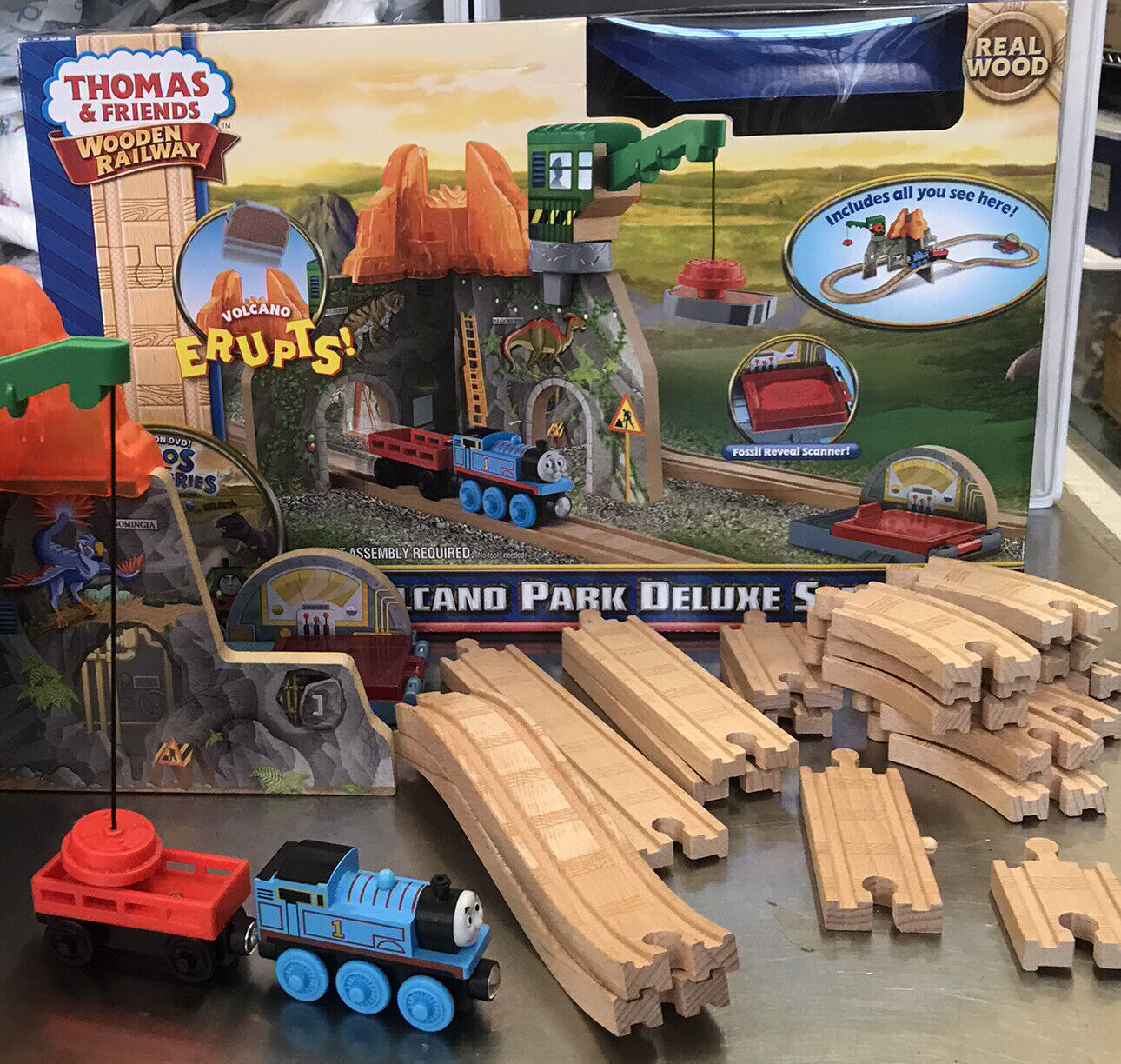 Thomas & Friends Wooden Railway Volcano Park Deluxe Set DInos
