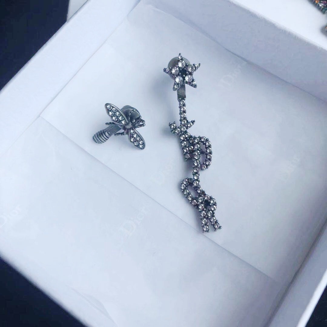 dio r evolution stud earrings