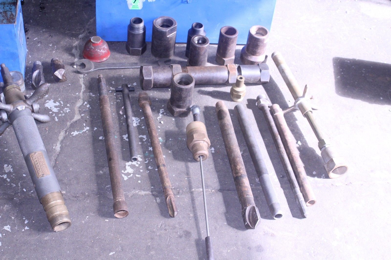 MUELLER MODEL D4 WATER MAIN TAPPING MACHINE WITH TONS OF ACCESSORIES