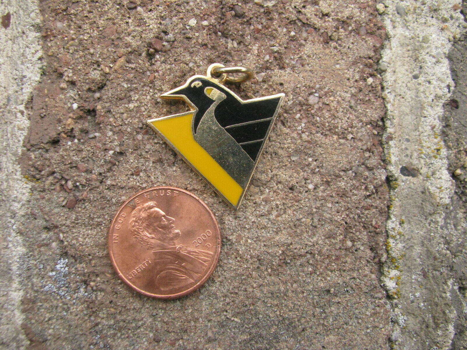 Primary image for Vtg Yellow Pittsburgh Penguins Pendant NHL Peter david Inc