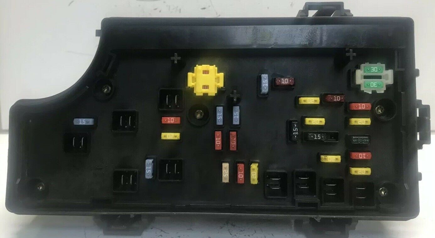 TIPM Integrated Power Module Fuse Box 2007 Chrysler Sebring