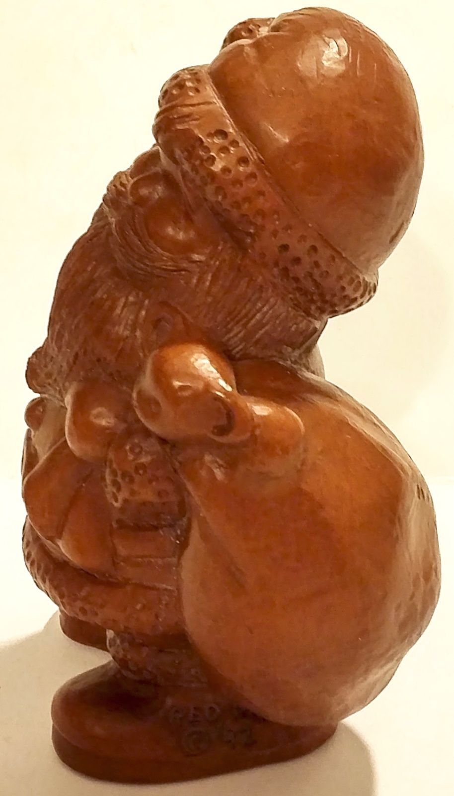 1992 RED MILL CRUSHED PECAN SHELL SANTA CLAUS W/TOY SACK FIGURINE USA