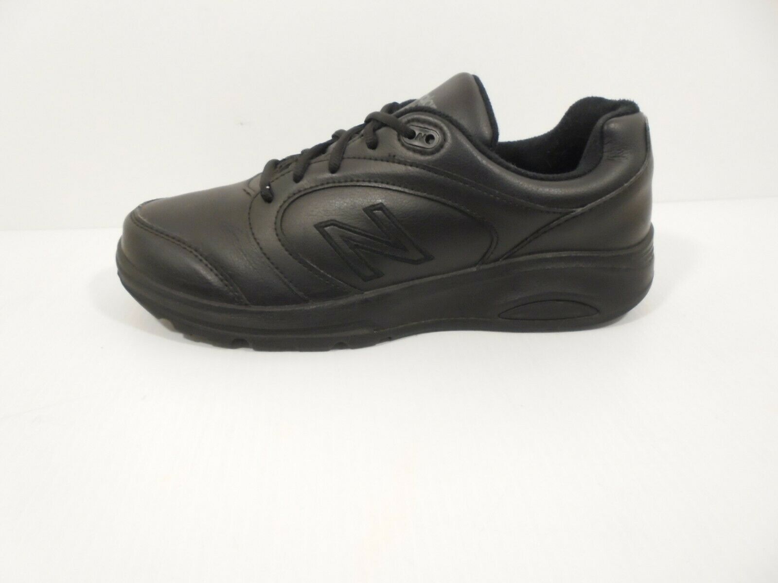 women's athletic shoes size 8 wide