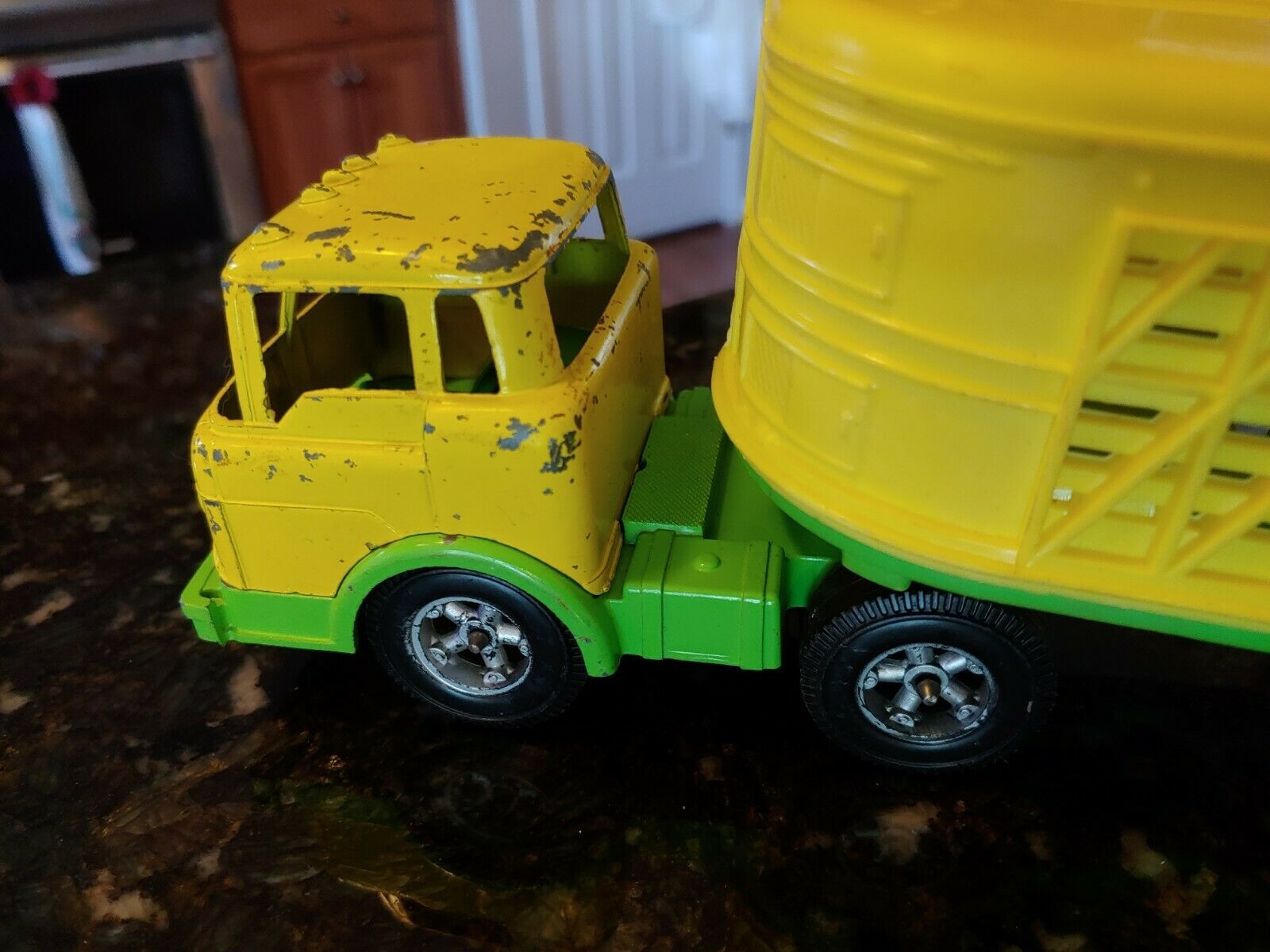 Vintage Hubley Kiddie Toy Plastic Cattle Semi Truck & Trailer Yellow Green