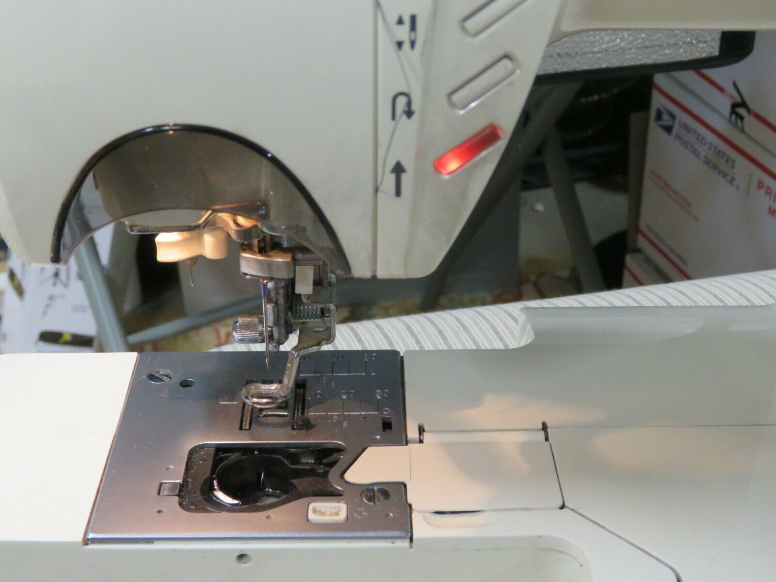 Singer Quantum XL5000 Computerized Embroidery Sewing Machine with Case