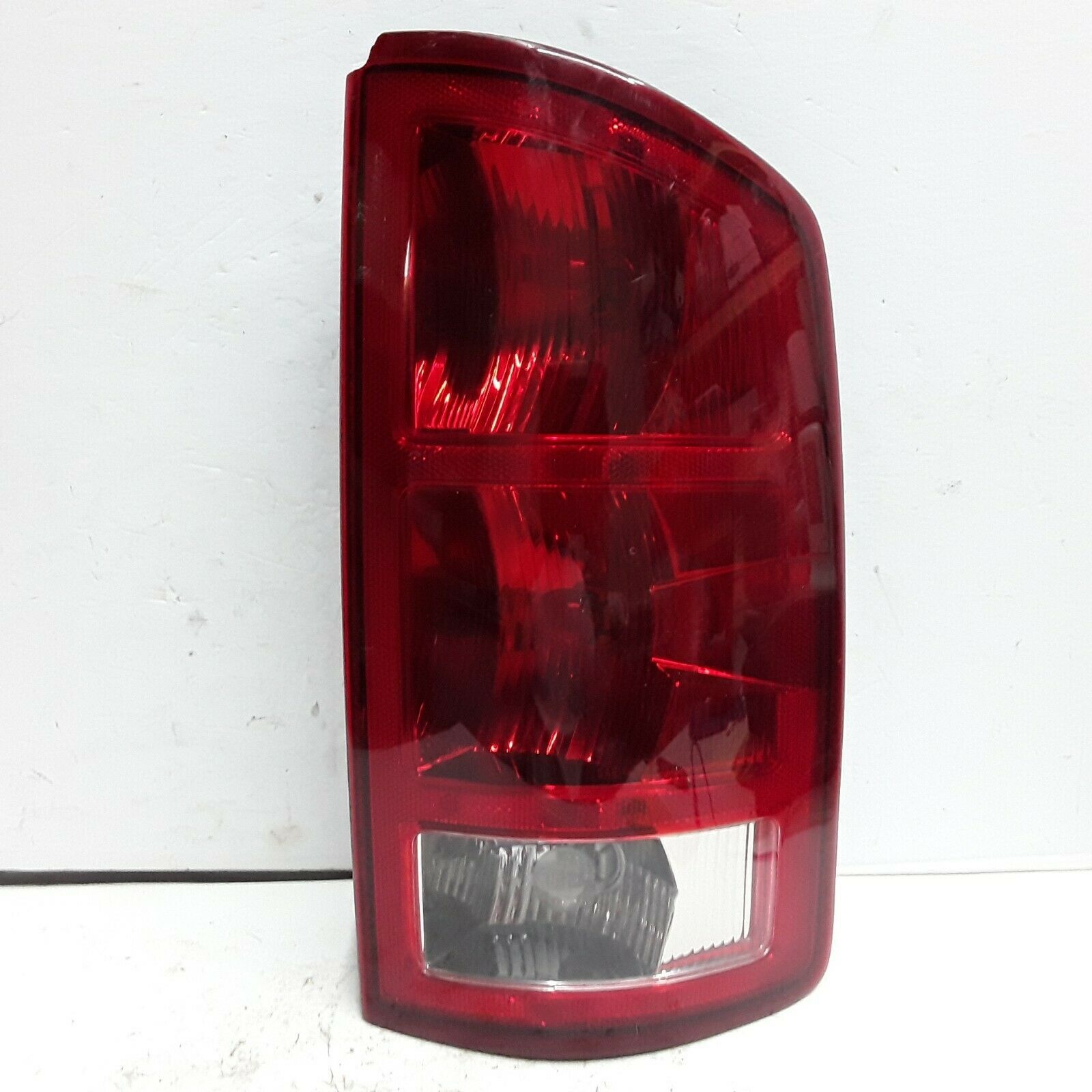 02 03 04 05 06 Dodge Ram right rear passenger side tail light assembly