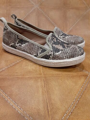 clarks cushion soft flats