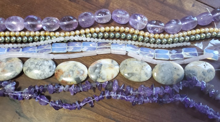 A welcome banner for Ria's Artisan Handmade Gemstone and Bead Jewelry and Treasures